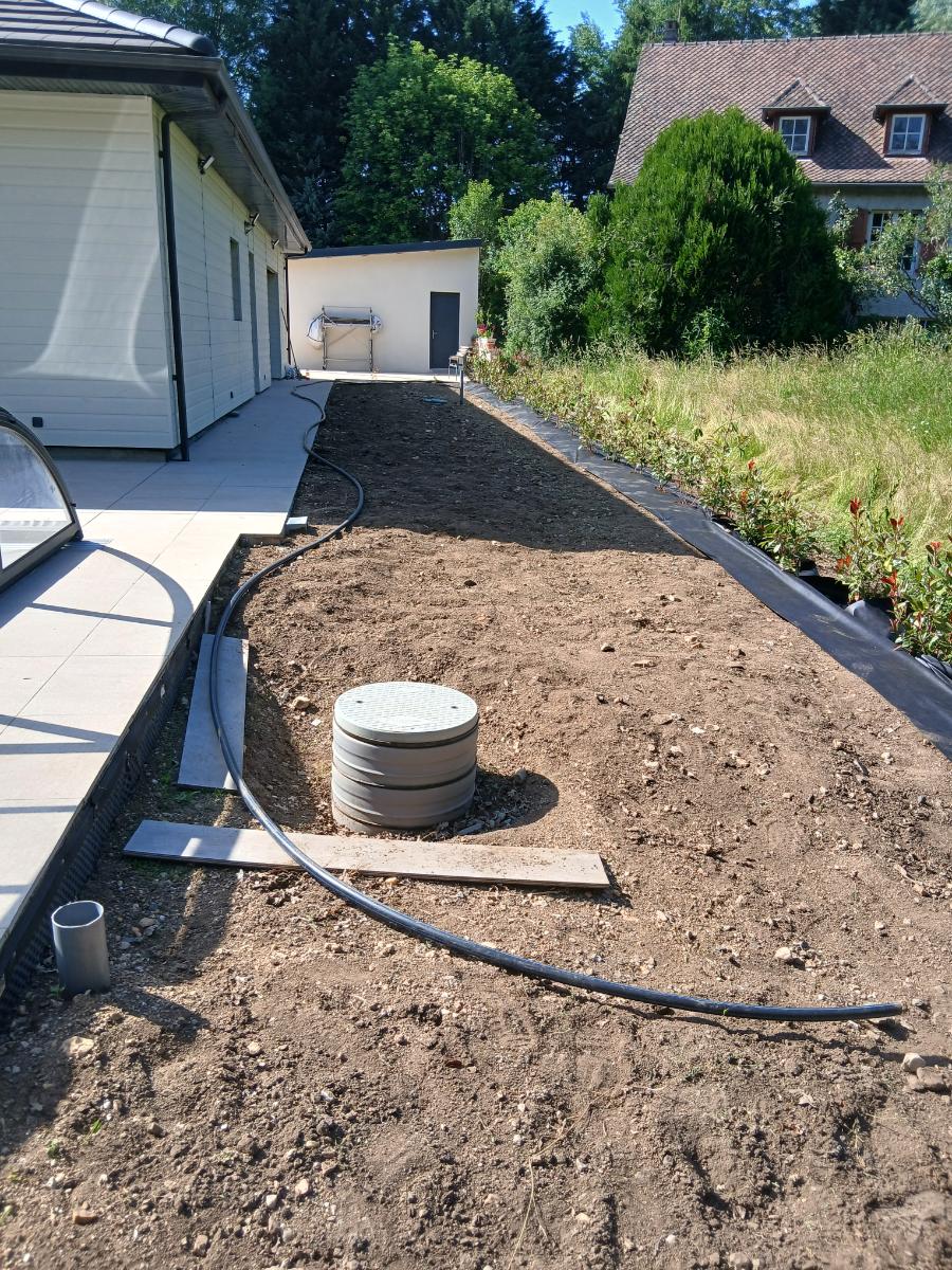 Chantier d'entretien de jardin réalisé par Beglan LOUIS, paysagiste du réseau Factotum, près de Montsalvy