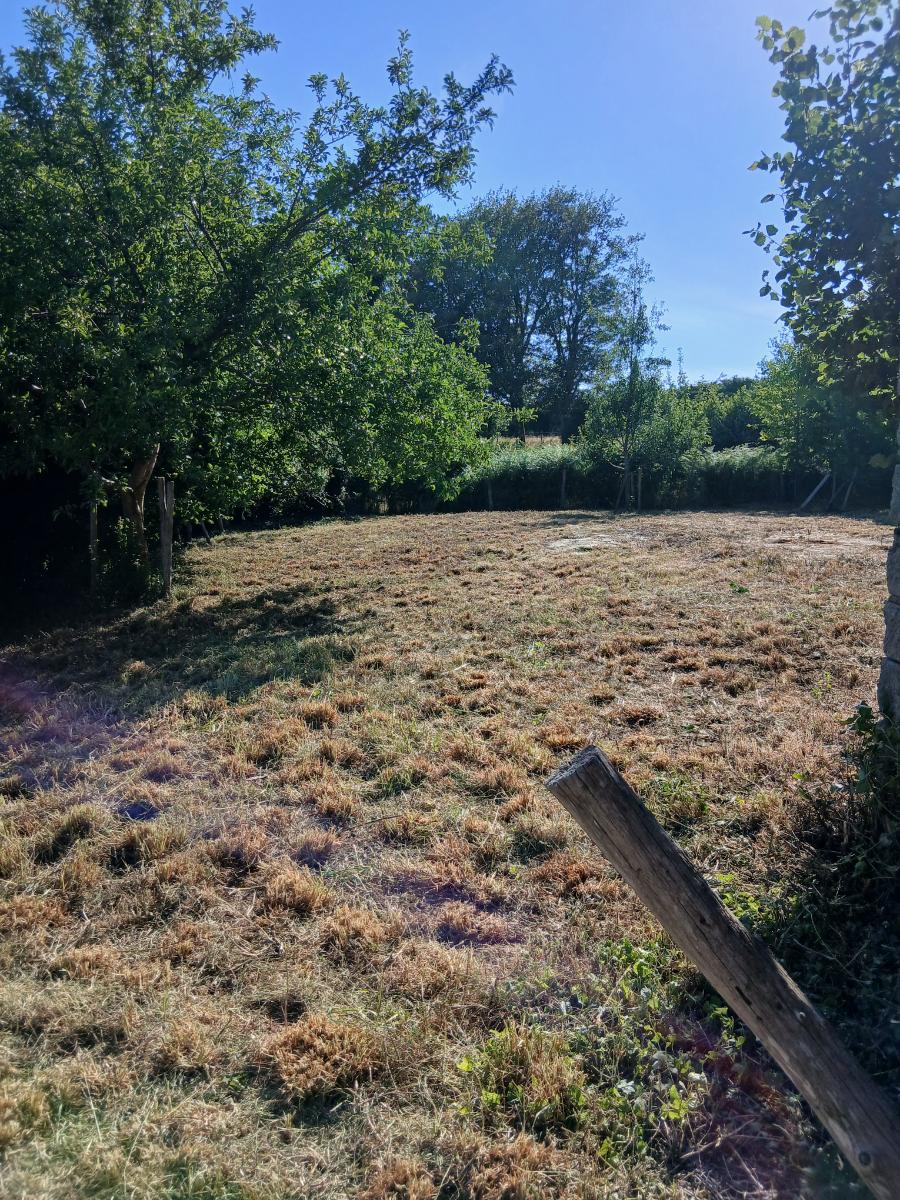 Chantier d'entretien de jardin réalisé par Beglan LOUIS, paysagiste du réseau Factotum, près de Montsalvy