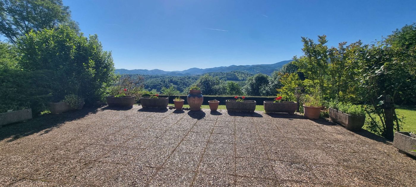 Tonte et désherbage de terrasse, Montseron, réalisé par CERCLE VERT