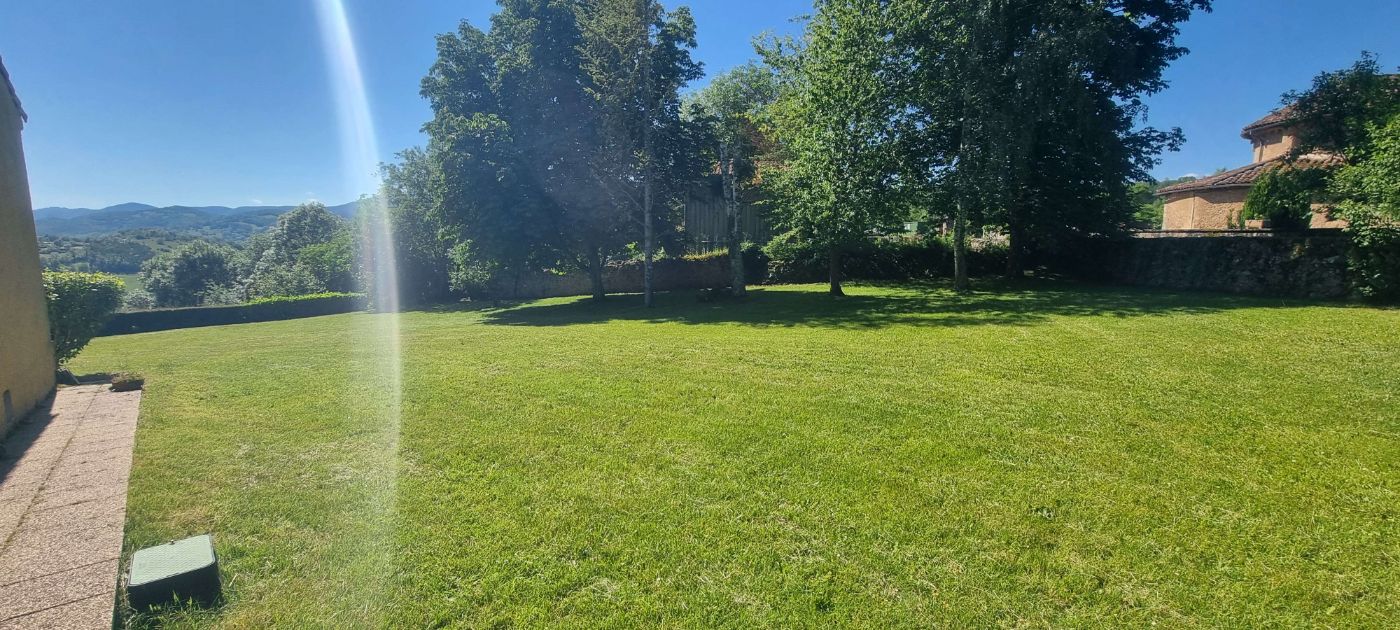 Tonte et désherbage de terrasse, Montseron, réalisé par CERCLE VERT
