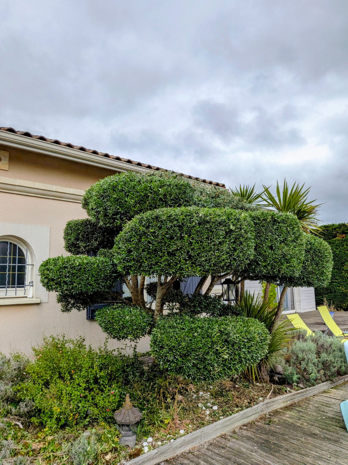 Chantier d'entretien de jardin réalisé par François Jardinier , paysagiste du réseau Factotum, près de Gauriaguet