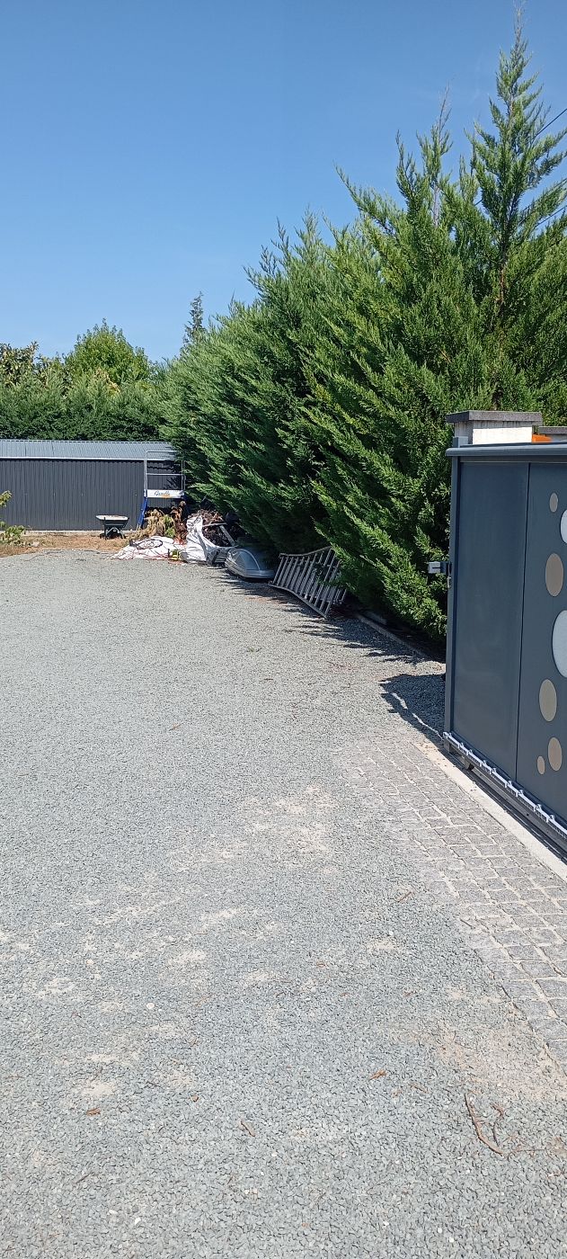 Abattage de 85 mètres de Haie, Génissac, réalisé par Le Jardin de Yoann