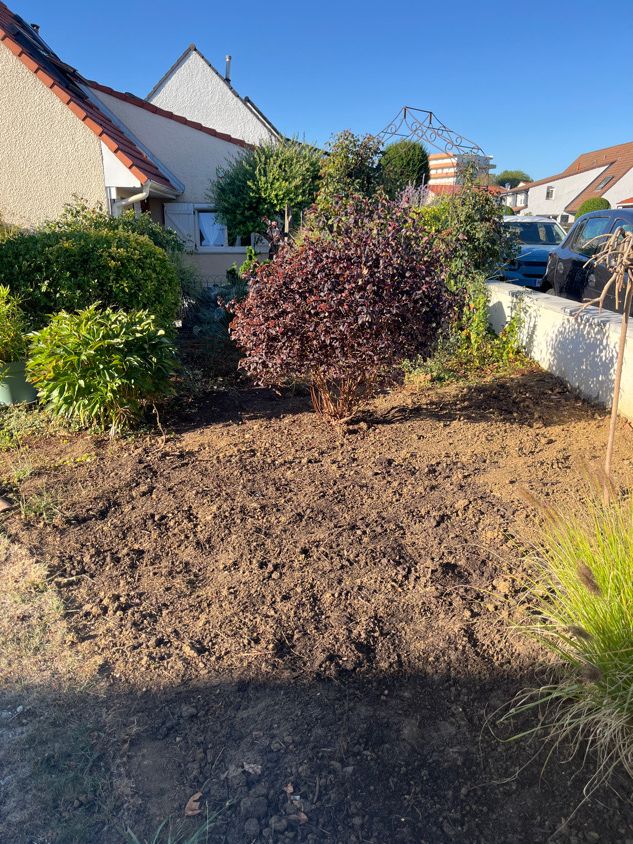 Aménagement d'un espace paysager au fond du jardin, Ludres, réalisé par Lefebvre Paysage