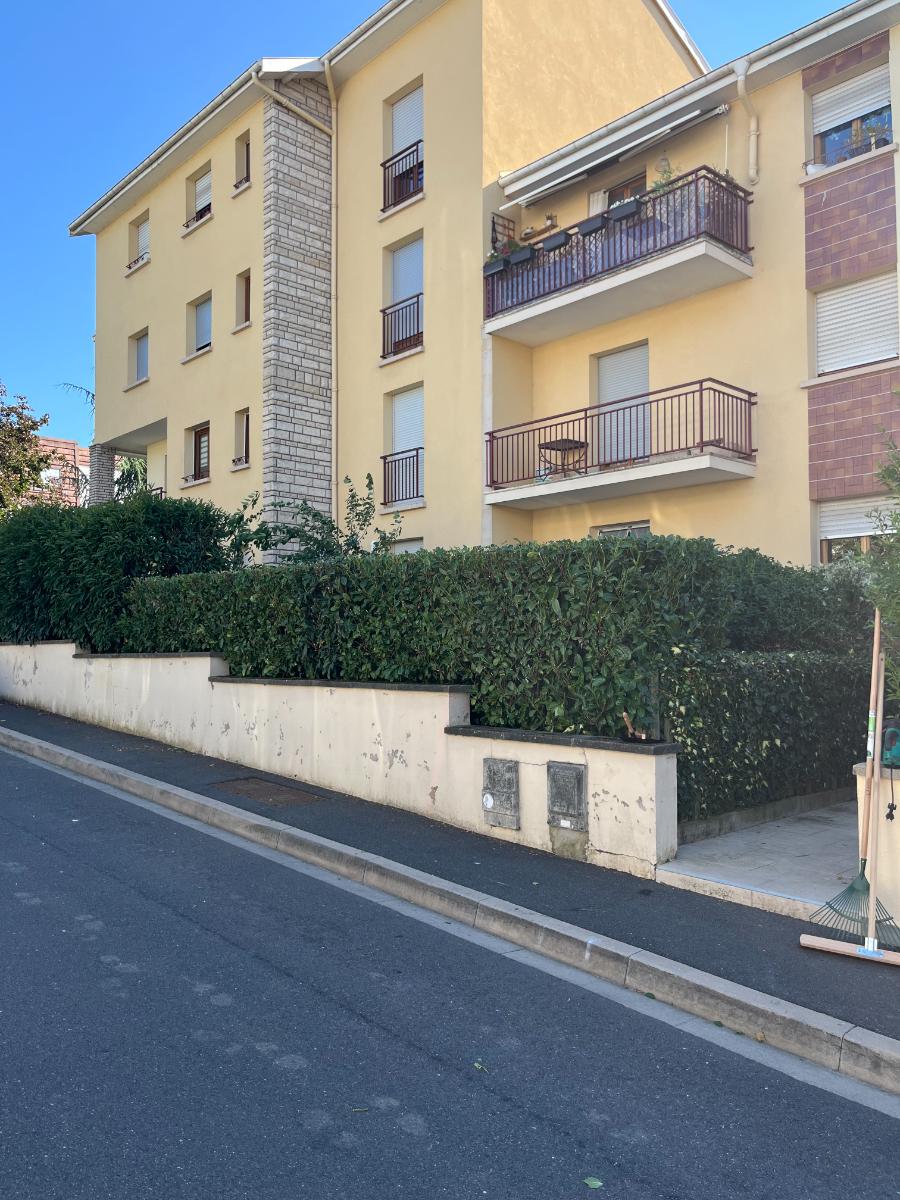 Chantier d'entretien de jardin réalisé par Lefebvre Paysage, paysagiste du réseau Factotum, près de Nancy