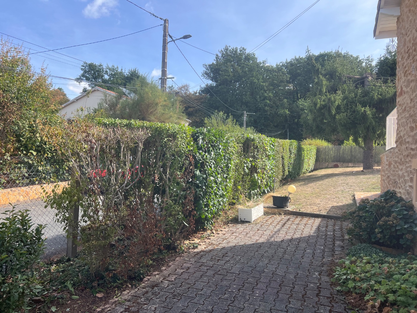 Taille de haie à Alix, réalisé par Lohmgarden