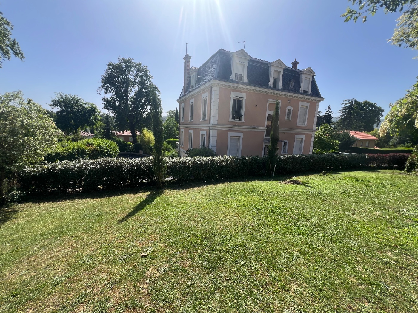 Entretien de jardin, Fontaines-Saint-Martin, réalisé par Lohmgarden