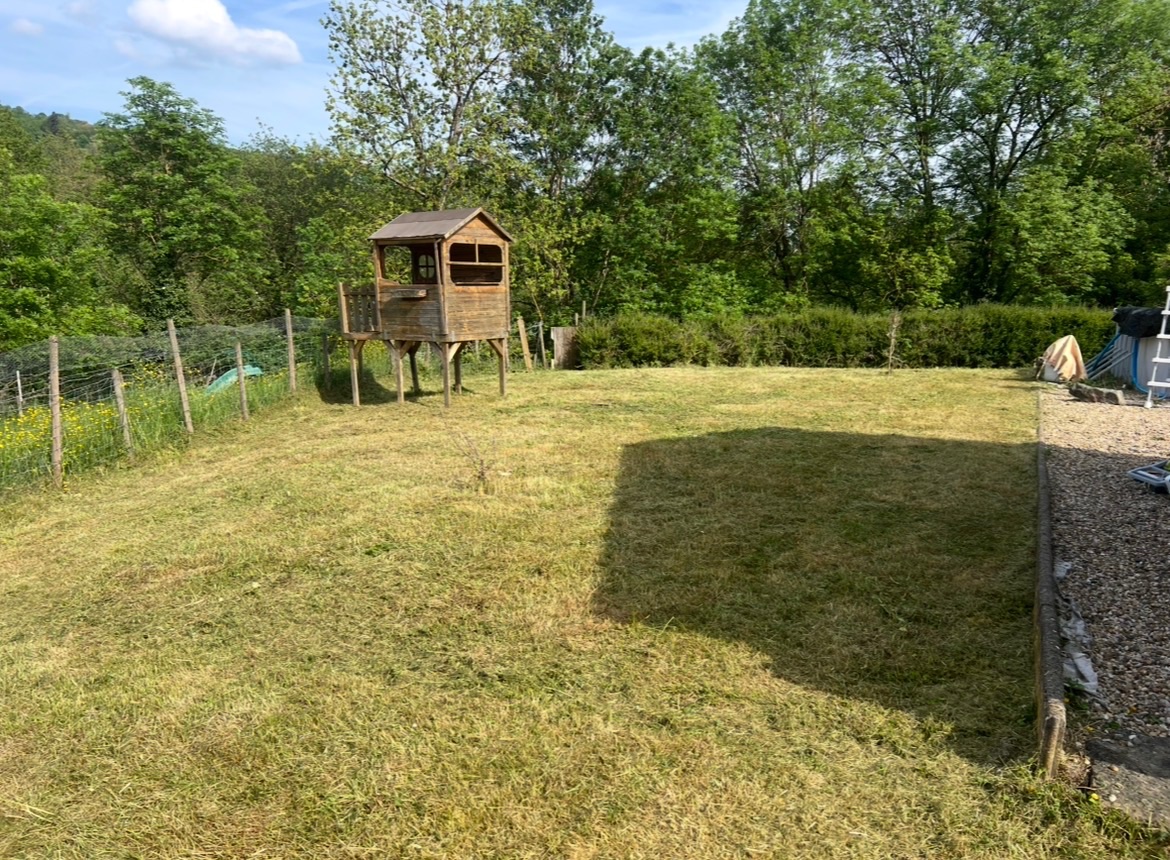 Débroussaillage à Chamelet, réalisé par Lohmgarden