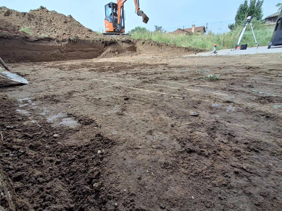 Chantier d'entretien de jardin réalisé par Paysages&Cours, paysagiste du réseau Factotum, près de Saint-Jean-sur-Veyle