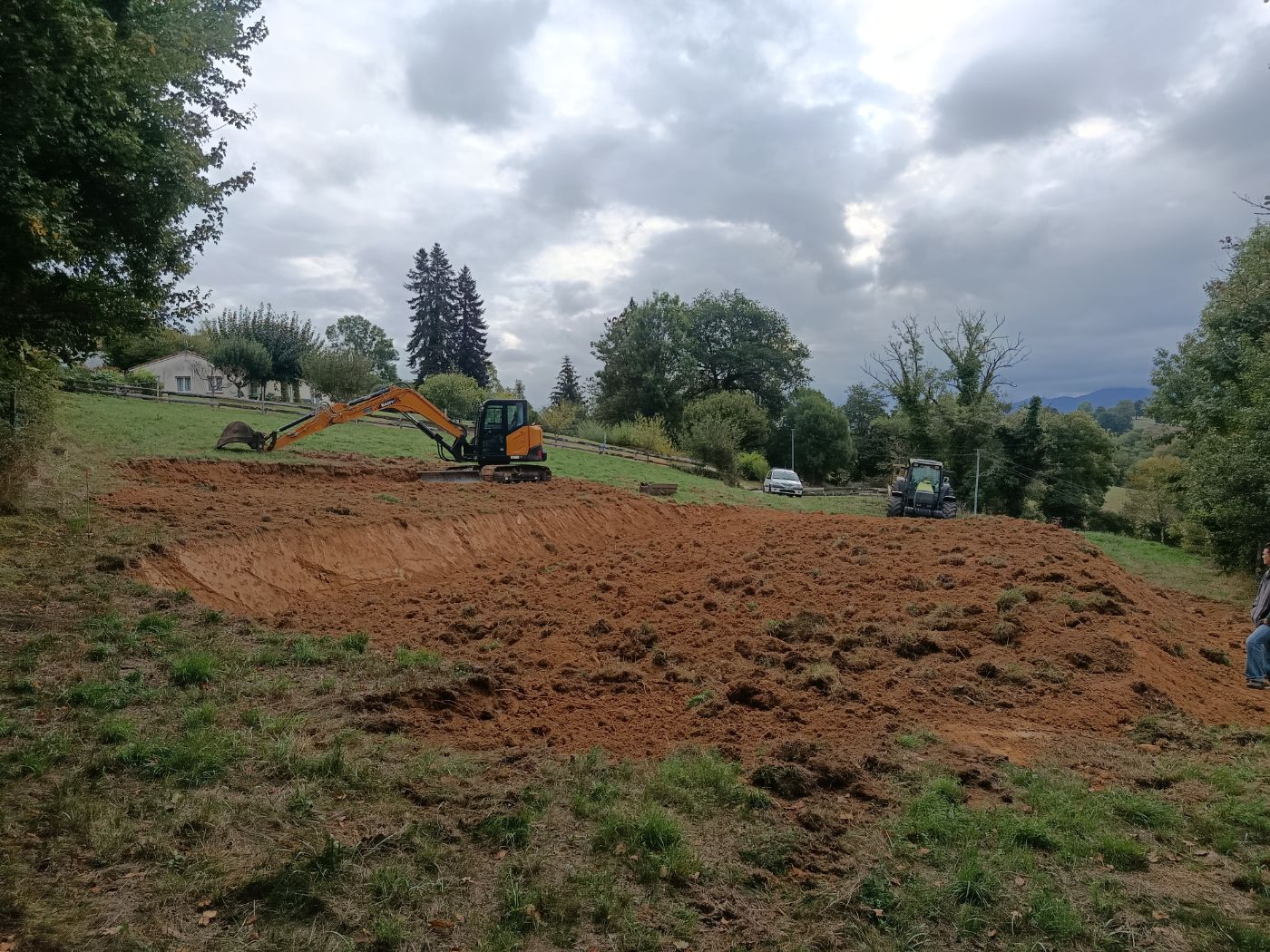 Chantier de Débroussaillage réalisé à Durban-sur-Arize par Thibaud Zerr, paysagiste du réseau Factotum