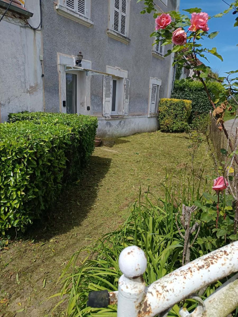 Chantier d'entretien de jardin réalisé par William DENNE, paysagiste du réseau Factotum, près de Billezois