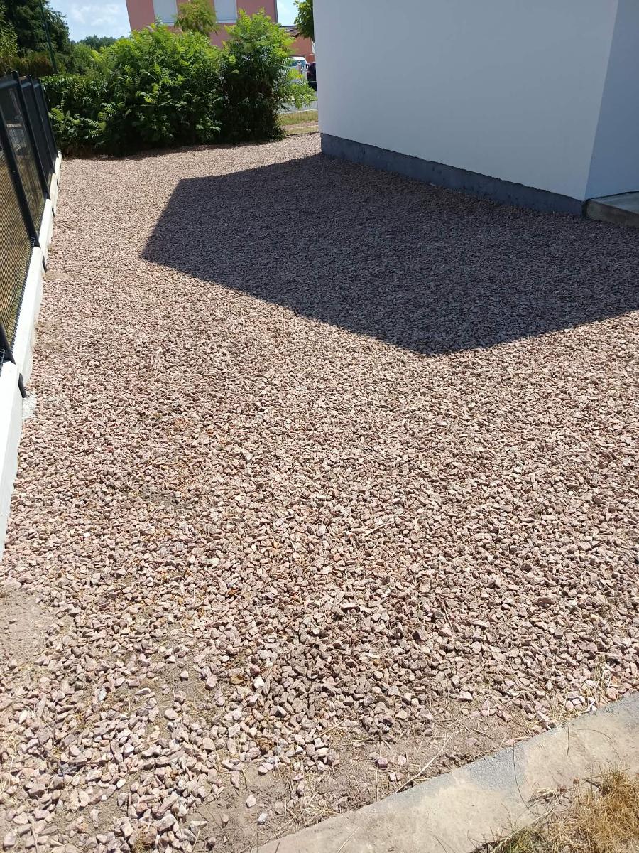Chantier d'entretien de jardin réalisé par William DENNE, paysagiste du réseau Factotum, près de Billezois