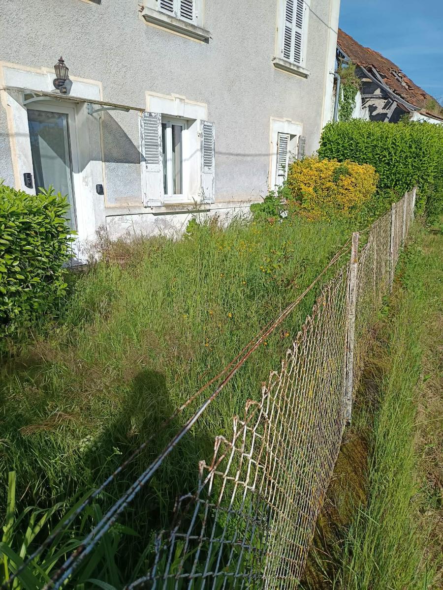 Chantier d'entretien de jardin réalisé par William DENNE, paysagiste du réseau Factotum, près de Billezois